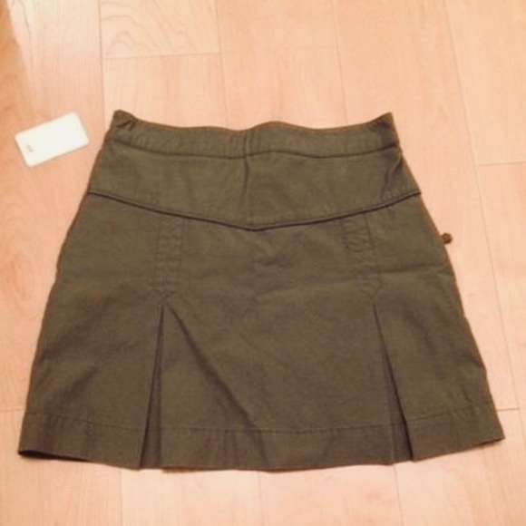 🌸 NWT H&M Army Green Skirt - Picture 2 of 2